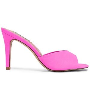 Erin Mule in Neon Pink